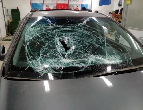 Why is my windshield fogging up inside? Causes and solutions