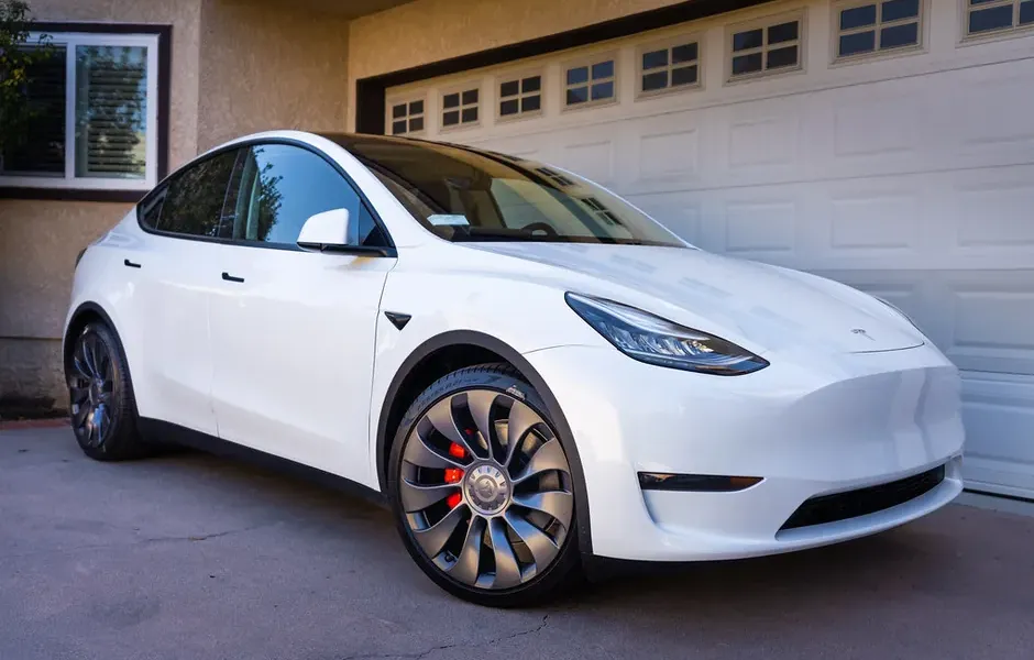 Tesla Model Y windshield repair & replacement in Atlanta, GA
