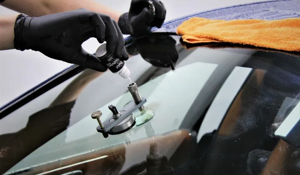 Windshield chip repair vs replacement: When can damage be fixed?