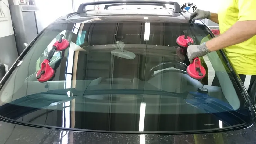 Can I drive with a cracked windshield? Safety & legal guide for Georgia drivers
