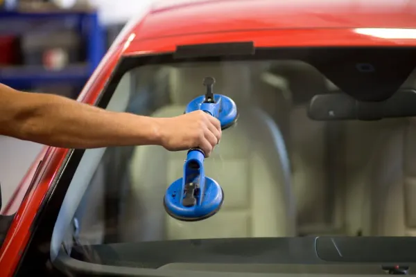 OEM vs. Aftermarket Windshield Installation
